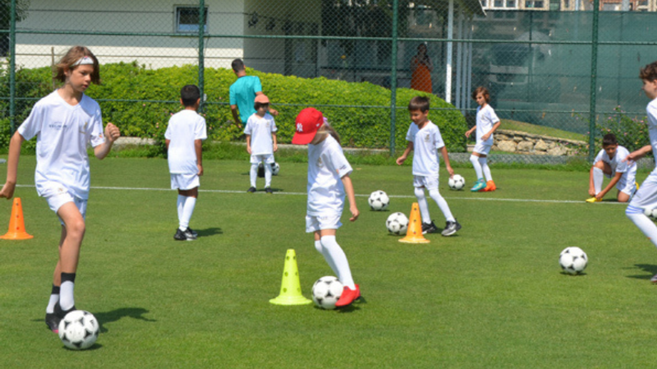 Futbola Kaç Yaşında Başlanır? 2024 Futbol Yaz Okulları Ne Zaman Başlayacak?