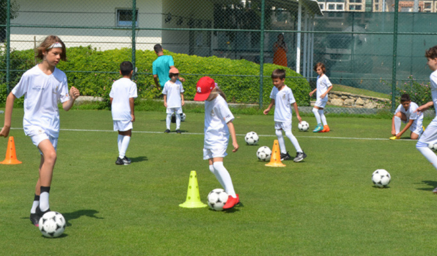 Futbola Kaç Yaşında Başlanır? 2024 Futbol Yaz Okulları Ne Zaman Başlayacak?